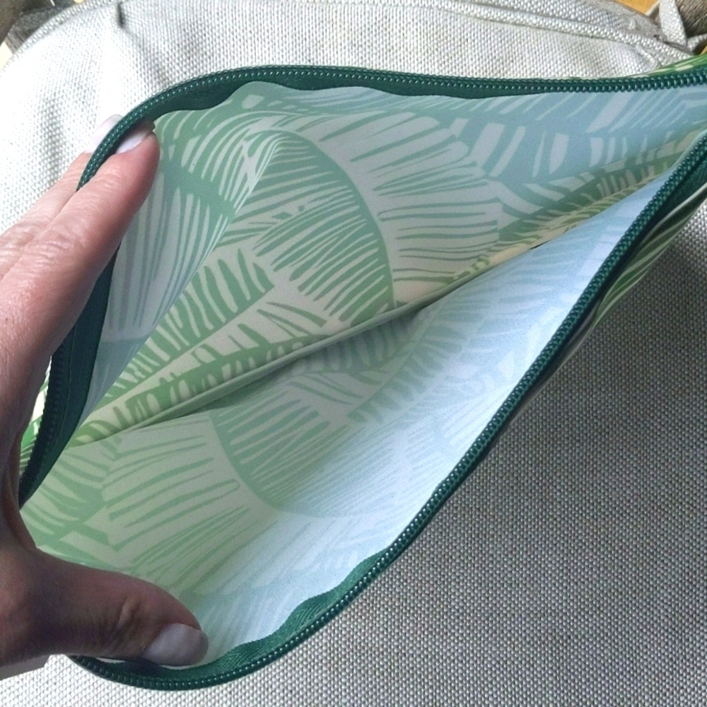 ✨NWT Large Chico's Pouch - Picture 6 of 6